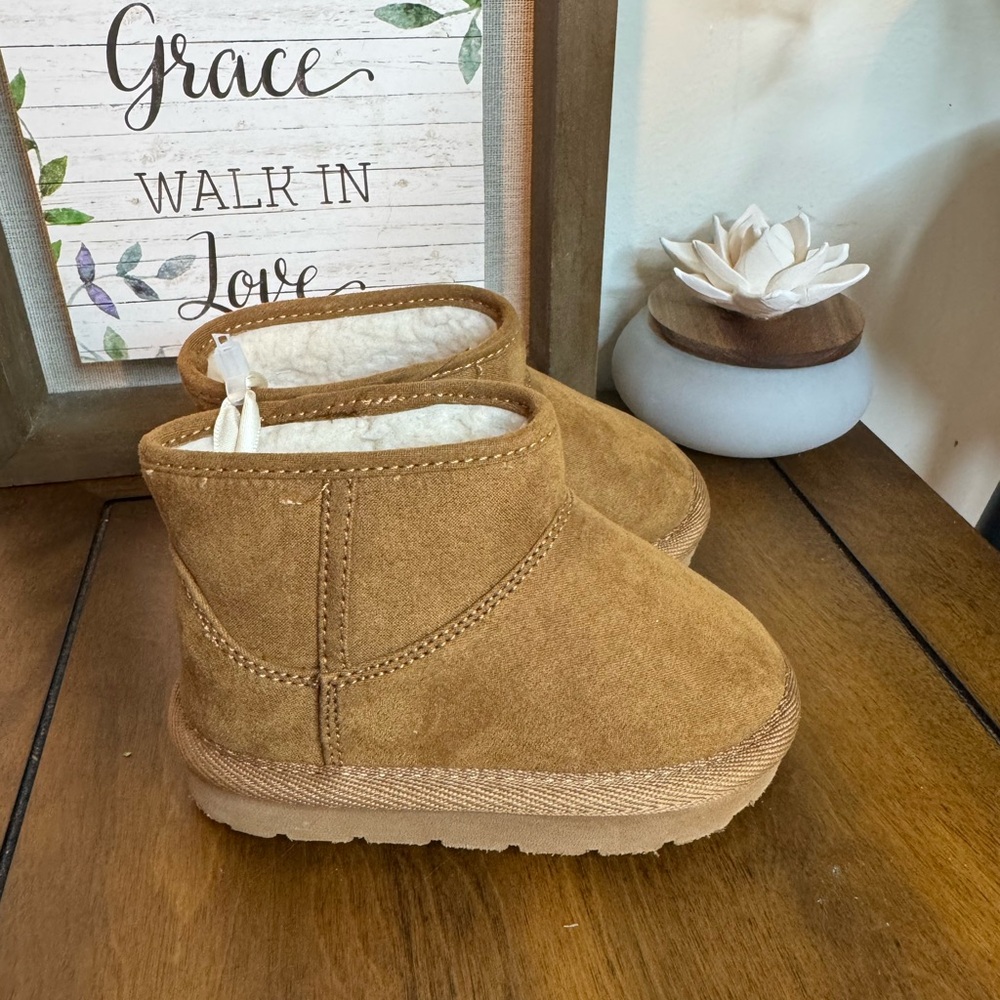 GAP Tan Suede Baby Booties/Size 5